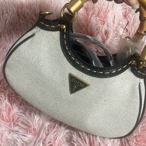 Small hand bag from guess.